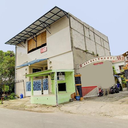 Oyo 90725 Zeevanna Guest House Syariah Kediri  Bagian luar foto