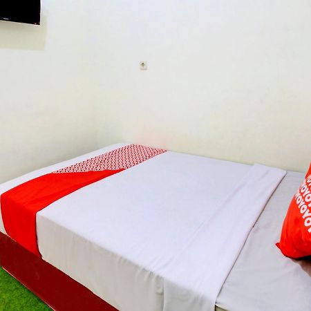 Oyo 90725 Zeevanna Guest House Syariah Kediri  Bagian luar foto