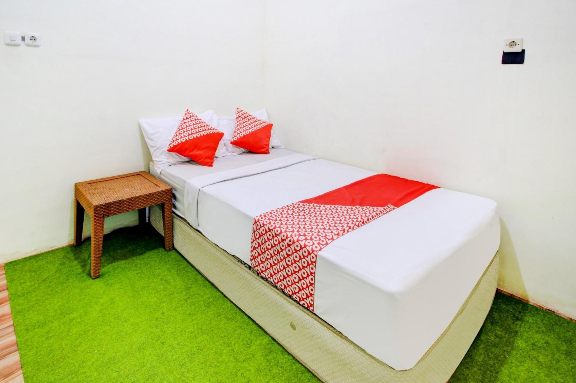 Oyo 90725 Zeevanna Guest House Syariah Kediri  Bagian luar foto