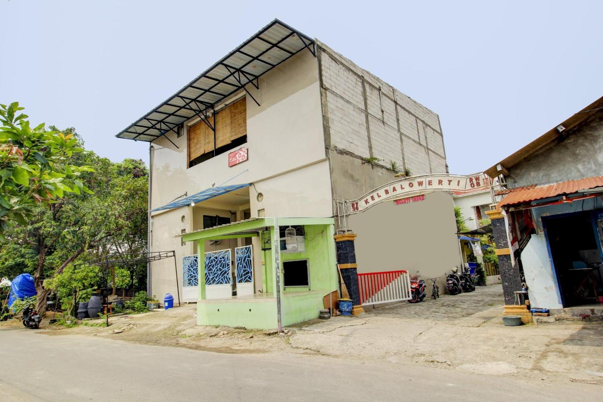 Oyo 90725 Zeevanna Guest House Syariah Kediri  Bagian luar foto