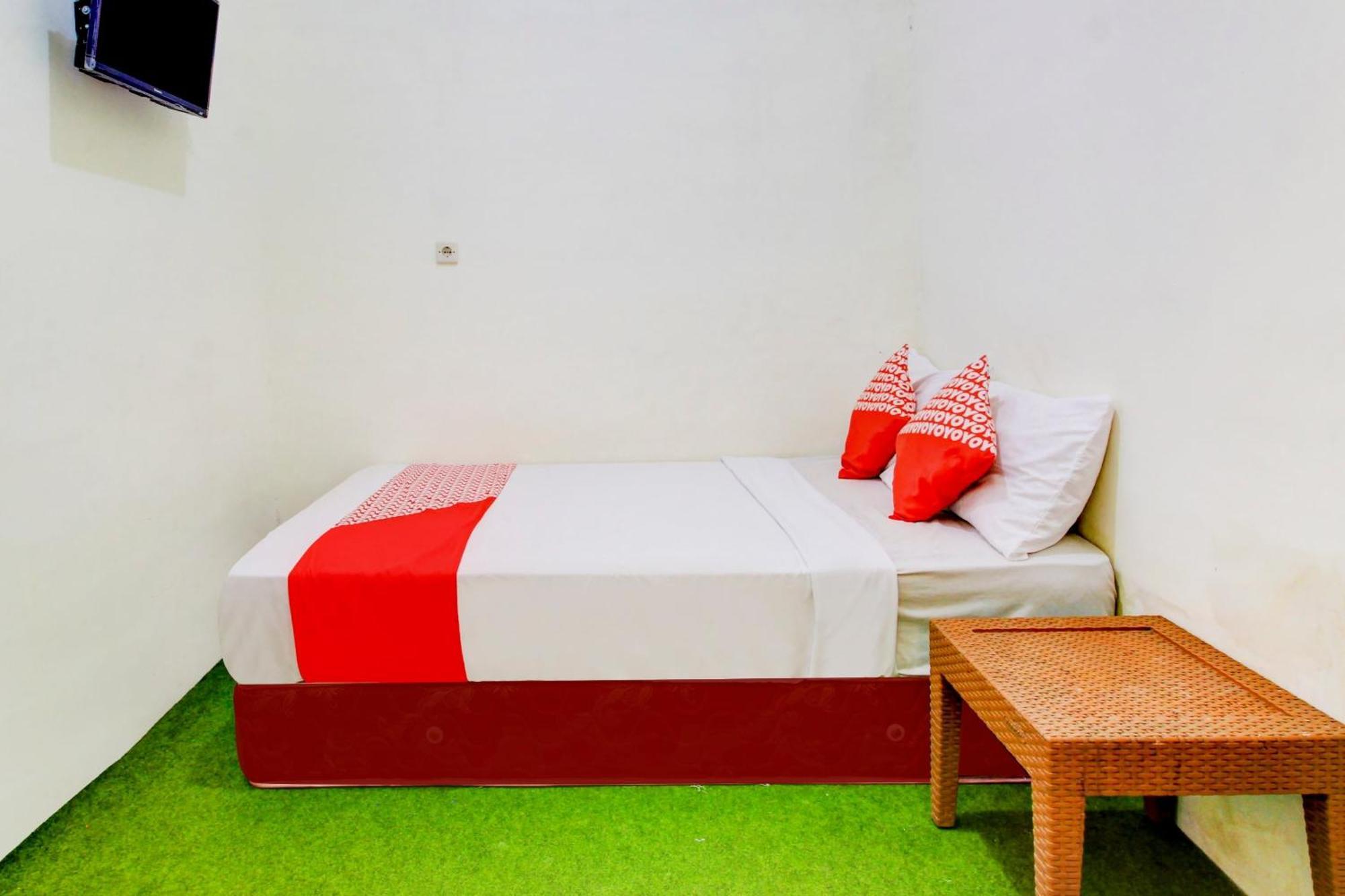 Oyo 90725 Zeevanna Guest House Syariah Kediri  Bagian luar foto
