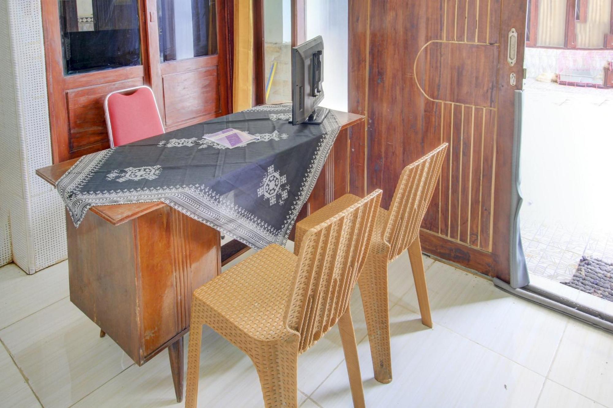 Oyo 90725 Zeevanna Guest House Syariah Kediri  Bagian luar foto