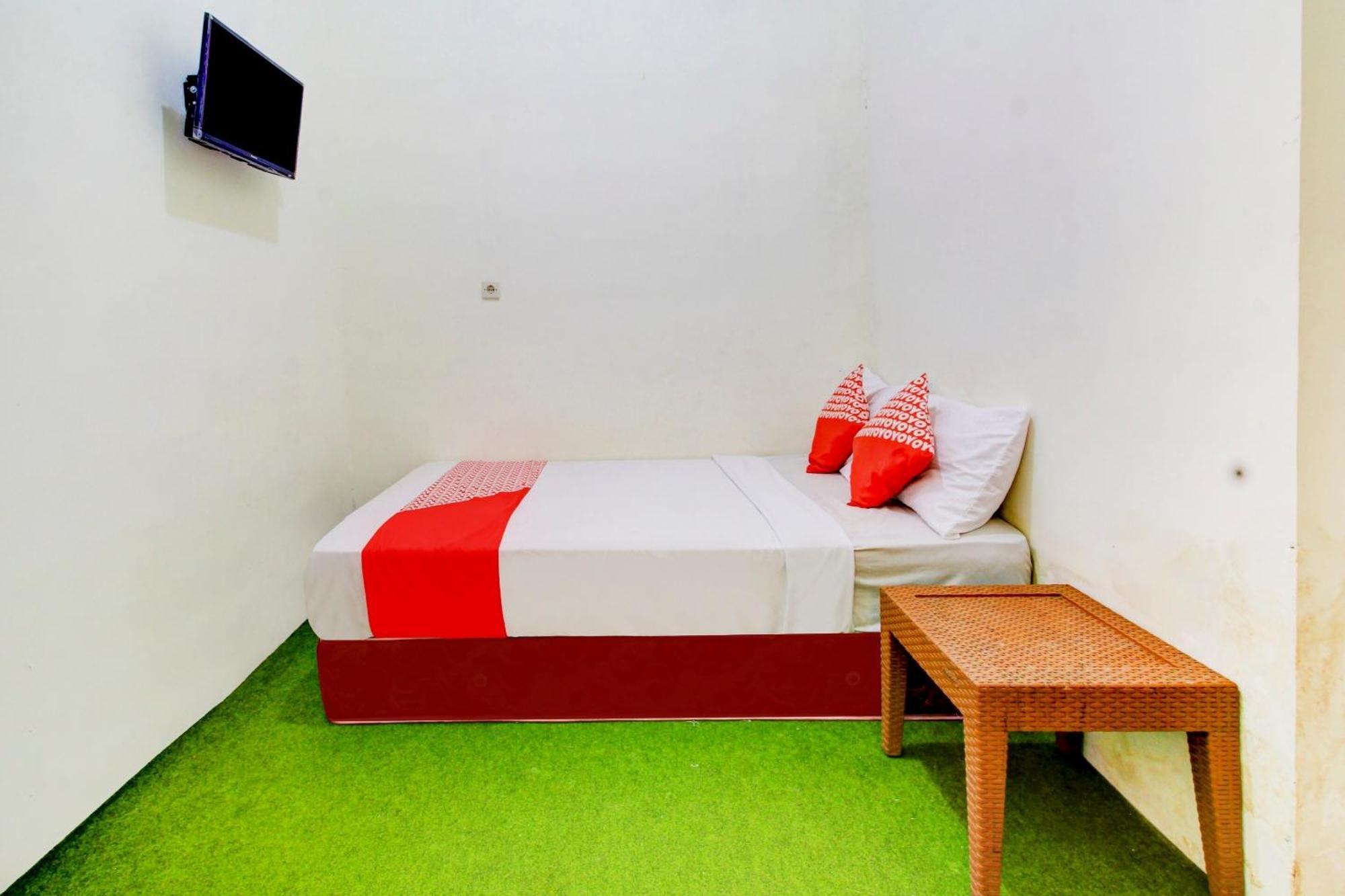 Oyo 90725 Zeevanna Guest House Syariah Kediri  Bagian luar foto