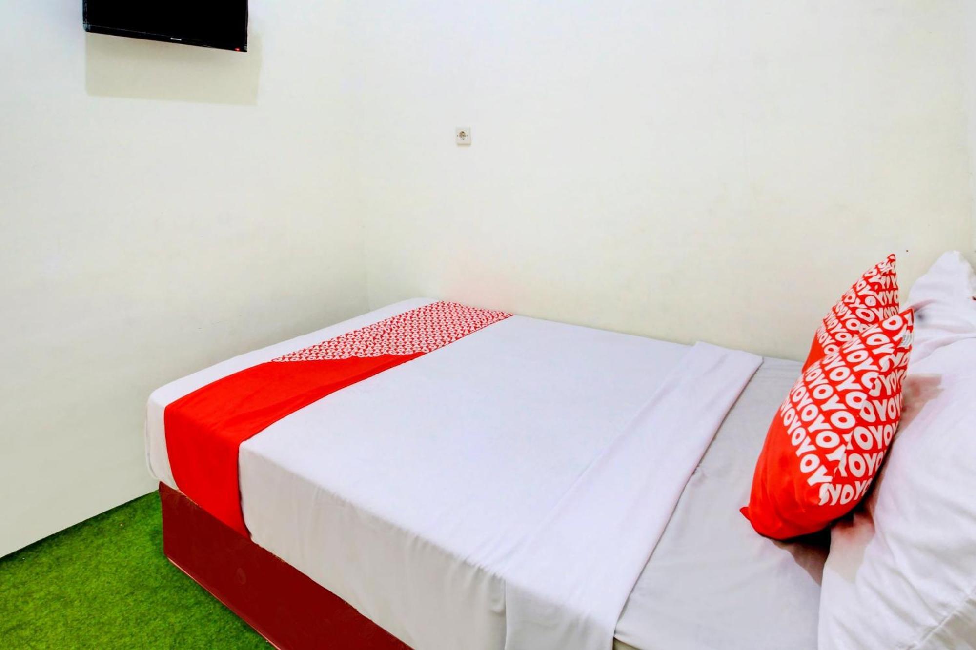 Oyo 90725 Zeevanna Guest House Syariah Kediri  Bagian luar foto