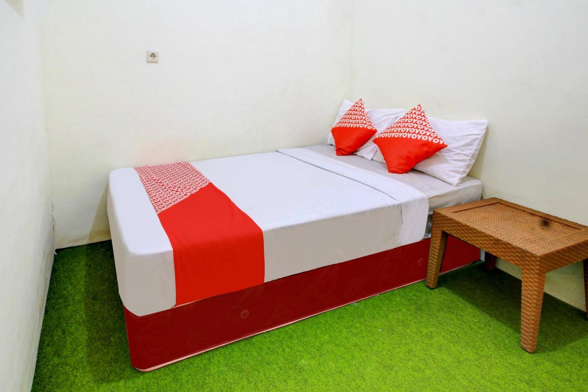 Oyo 90725 Zeevanna Guest House Syariah Kediri  Bagian luar foto