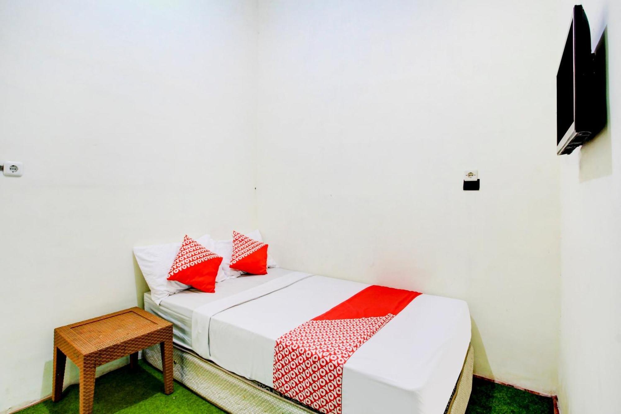 Oyo 90725 Zeevanna Guest House Syariah Kediri  Bagian luar foto