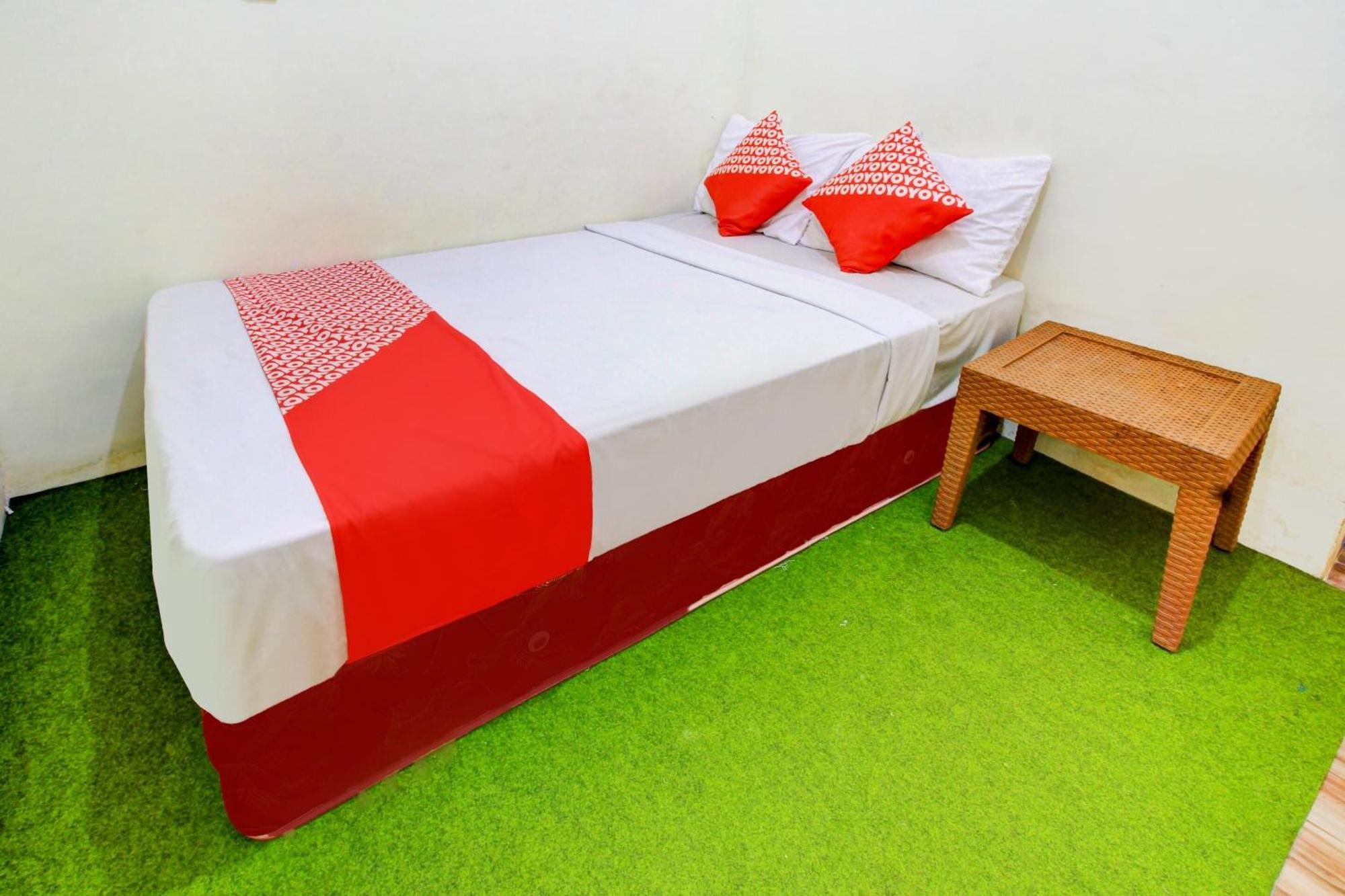 Oyo 90725 Zeevanna Guest House Syariah Kediri  Bagian luar foto