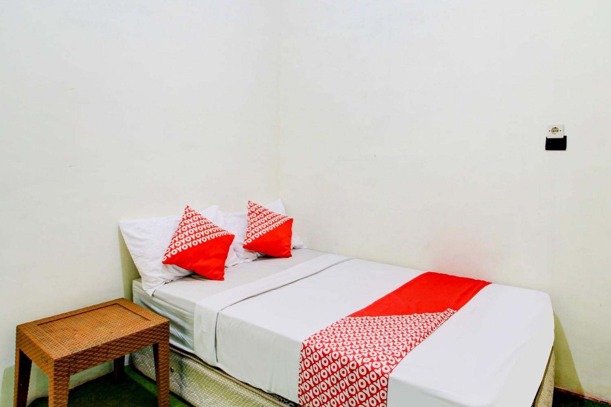 Oyo 90725 Zeevanna Guest House Syariah Kediri  Bagian luar foto