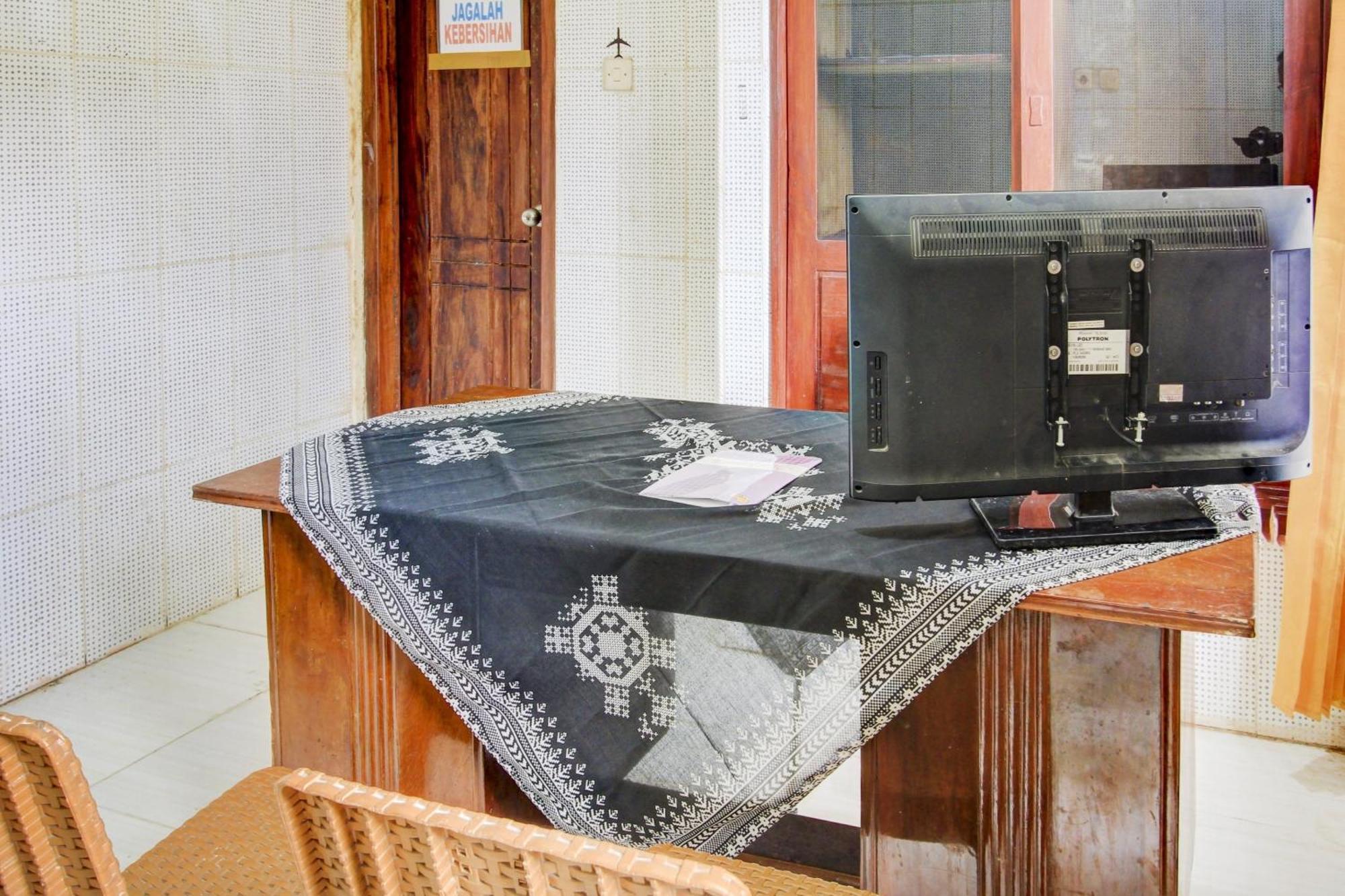 Oyo 90725 Zeevanna Guest House Syariah Kediri  Bagian luar foto